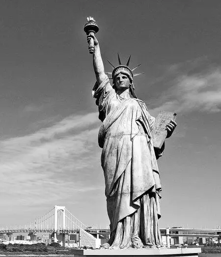 Статуя Свободы одна из самых знаменитых скульптур в США и в мире часто - фото 6