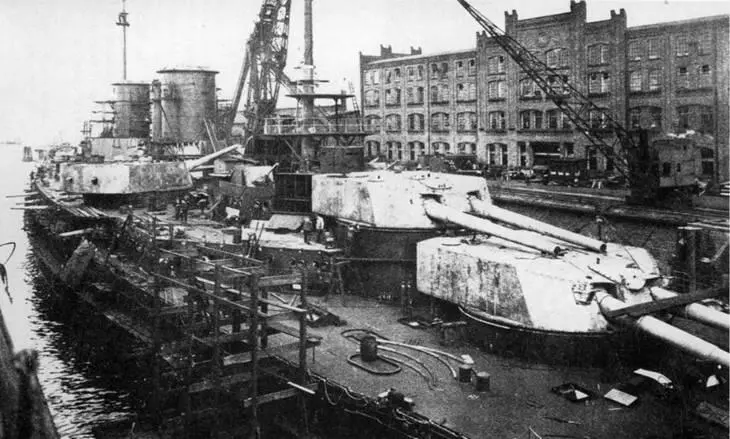 Линейный крейсер Зейдлиц во время достройки Линейный крейсер Зейдлиц - фото 136