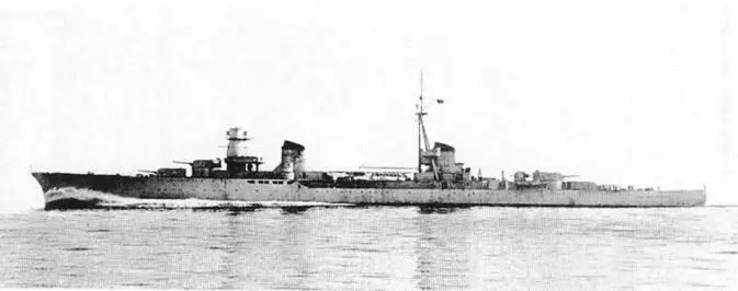 Легкий крейсер Эугенио ди Савойя после вступления в строй вверху Эмануэло - фото 93