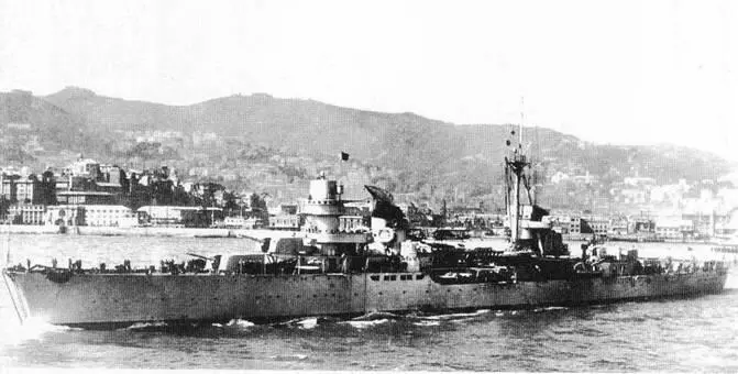 Легкий крейсер Эугенио ди Савойя после вступления в строй вверху Эмануэло - фото 94
