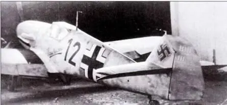 Осенью 1941 годи унтерофицер Питер Бремер из 2JG 54 летал на Bf 109F Черная - фото 131