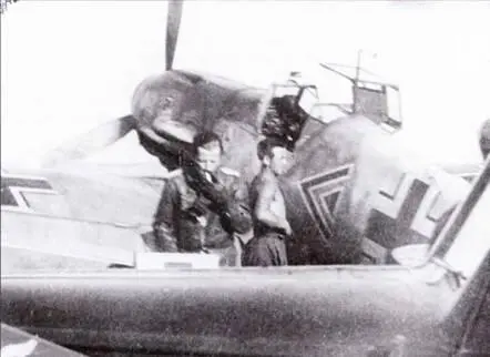 Этот Bf 109F2 пилотировался гауптманом Вильгельмом Хачфельдом из 1JG 51 Он - фото 141