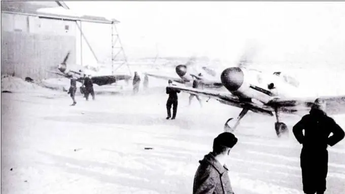 Выкрашенные в белый цвет Bf 109F2 принадлежат IIJG 51 Брянск декабрь 1941 - фото 204