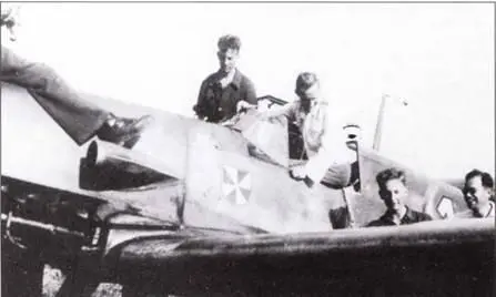 Еще две фотографии самолета Саннеманна сделанные в Мариуполе 12 июля 1941 года - фото 5
