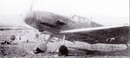 Один из первых Bf 109F в составе 1IIJG 52 выруливает ни очередной дневной - фото 69