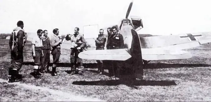Оберлейтенант Эберхард Бок из 3JG 3 сфотографирован 10 июля 1941 года после - фото 71