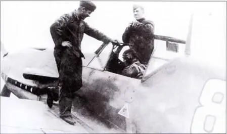 Bf 109F4 Белая 8 из 7JG52 готовится к очередному вылету в России На киле - фото 72