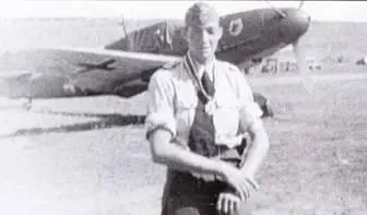 2 июля 1941 года оберлейтенант Вольфдитер Хью празднует свою 6ю и 7ю победы - фото 75