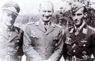 1 августа 1941 года Ни фото оберлейтенант КарлГейнц Шнель слева и Карл - фото 92