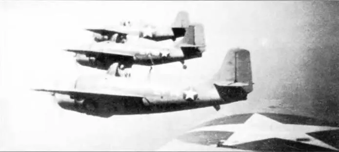 Несколько выживших после нототения авианосца Ленксингтон 8 мая 1942 года - фото 65