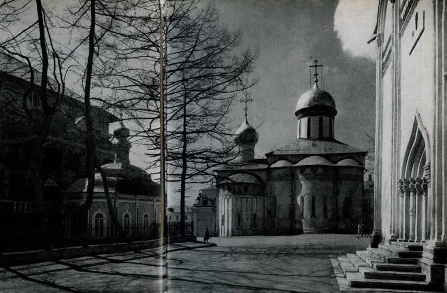 16 Вид на Троицкий собор ТроицеСергиева монастыря 1423 Тонкая ритмическая - фото 16