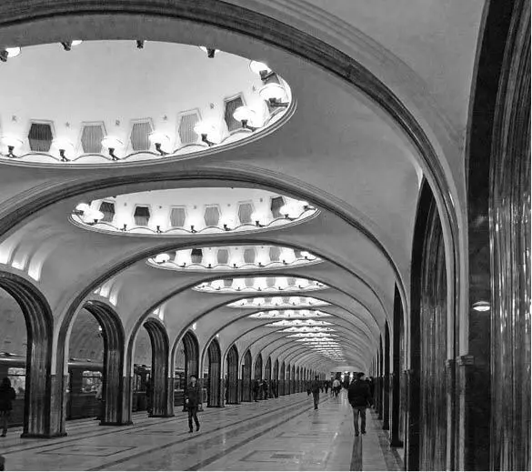 Станция метро Маяковская Здесь 6 ноября 1941 года когда столица была на - фото 12