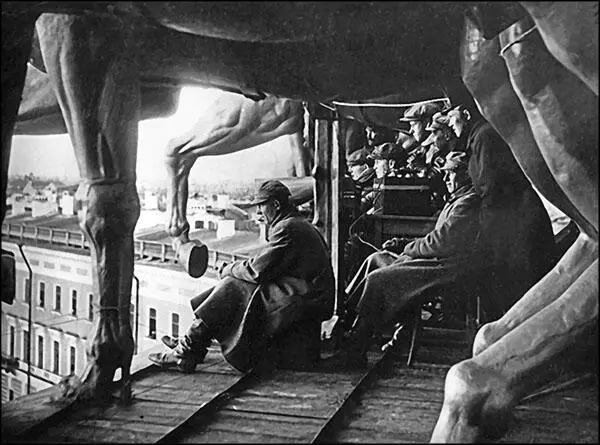1927 год Во время съемок фильма Октябрь одной из совместных работ С - фото 5
