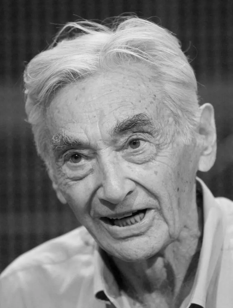 Говард Зинн Говард Зинн до последних месяцев жизни был известен как один из - фото 37