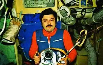 Третий космонавт Экипаж Салюта6 Попов и Рюмин решили разыграть Центр - фото 45