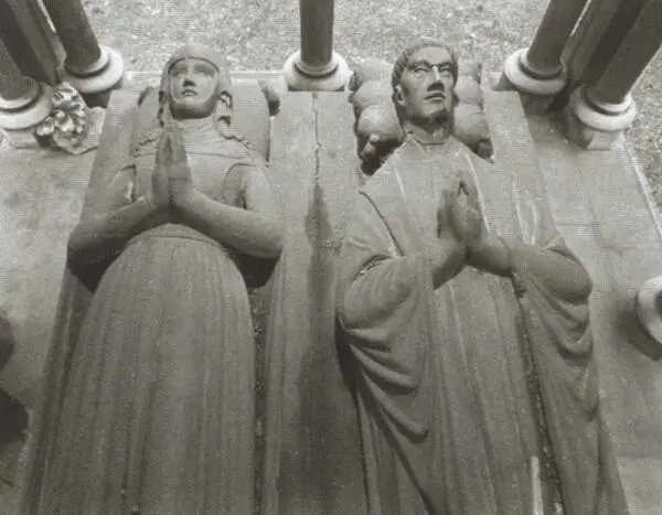 Надгробие Абеляра и Элоизы на парижском кладбище ПерЛашез Перед нами лежали - фото 54