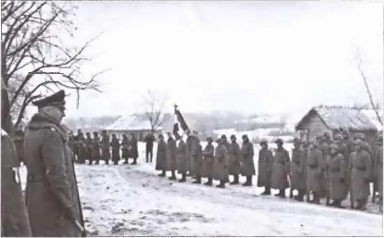 Фон Клюге произносит речь перед легионерами конец ноября 1941 г - фото 19