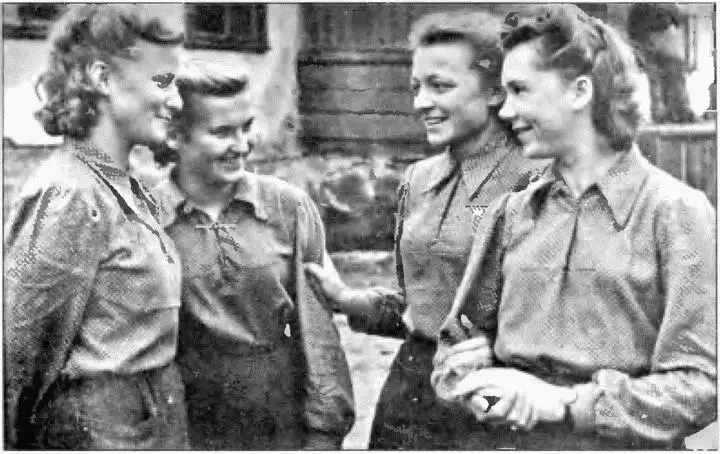 Члены женской организации Союза белорусской молодежи 1943 г Нарукавные - фото 55