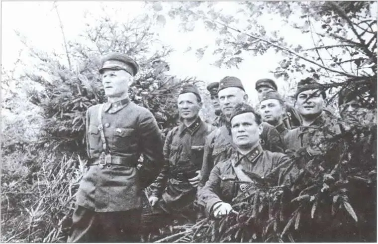 ИС Конев с писателями и журналистами 1941 г Командующий Калининским - фото 6
