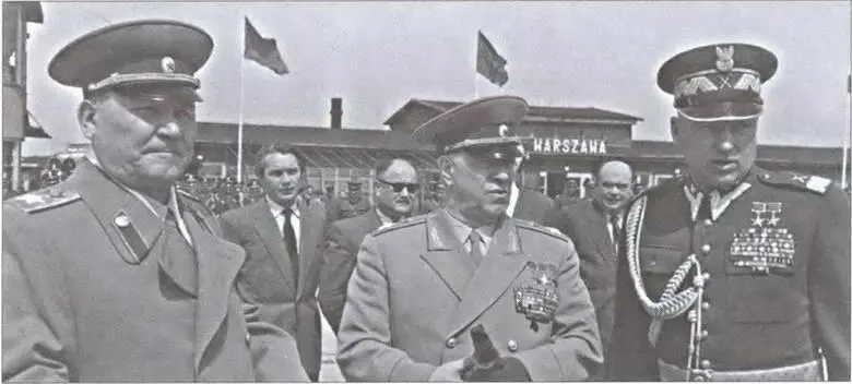 Три Маршала Победы ИС Конев ГК Жуков КК Рокоссовский в Варшаве - фото 13