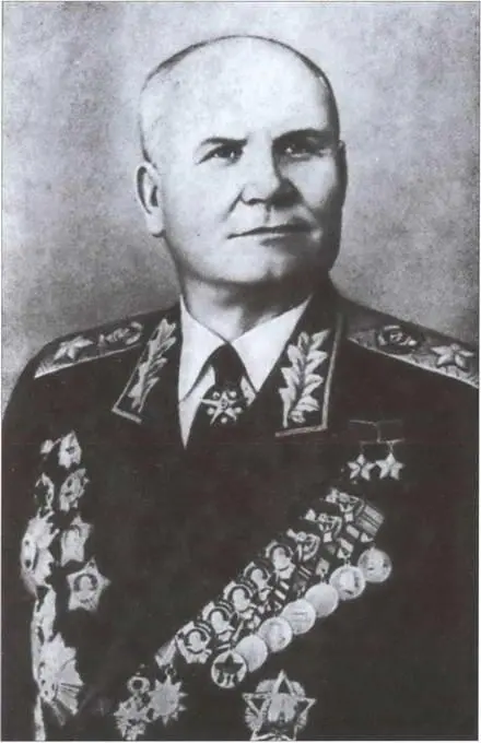Маршал Советского Союза ИС Конев 1950е гг ИС Конев на митинге в - фото 16