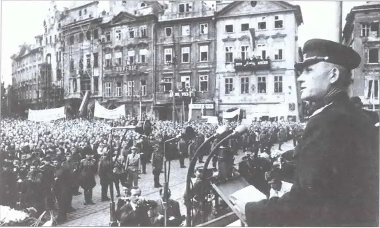 ИС Конев на митинге в Праге Жители Праги приветствуют ИС Конева - фото 17