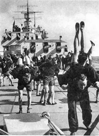 На Кенигсберге в дальнем плавании 1935 год прошел для корабля в рутинной - фото 50