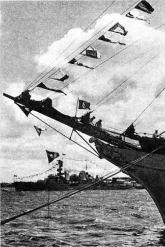 Кельн и Гох Фок вверху На учениях До мая 1940 г Кельн был - фото 91