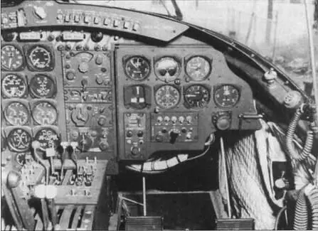 Самолет B26K имел двойное управление приборное оборудование кабины в - фото 92
