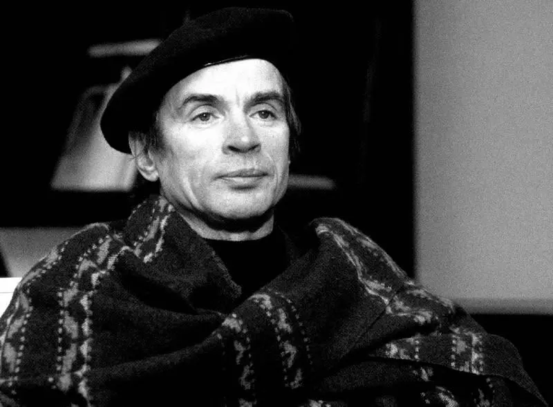 Рудольф Нуреев на интервью в Парижской опере 13 ноября 1987 г East News - фото 19