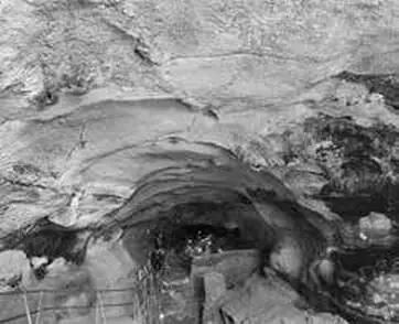 Пещера простирается вглубь скального массива на 144 м из которых открыты для - фото 2