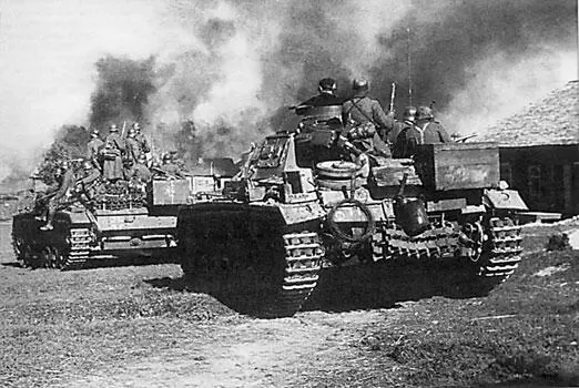Танки Pz Kpfw III 11й танковой дивизии вермахта движутся к СпасДеменску - фото 53