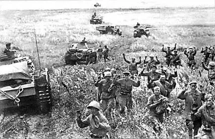 Начало октября 1941 г бронеколонна вермахта следует в направлении на Москву - фото 55