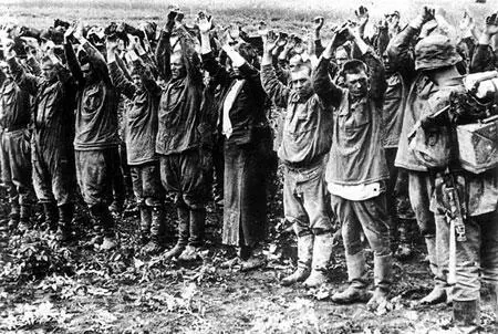 Советские военнопленные осень 1941 г 14 часов 7 октября 1941 г - фото 121