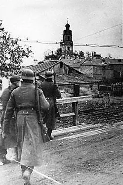 Фашистские войска вступают в Вязьму 7 октября 1941 г Несмотря ни на какие - фото 123