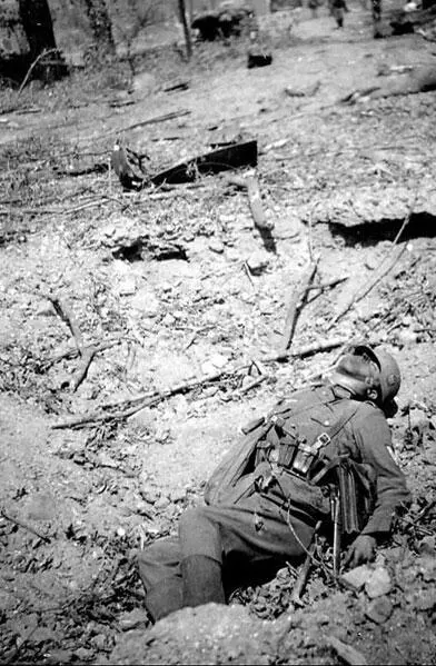 Погибший немецкий солдат Немецкие захоронения 1941 г Напряженное - фото 125
