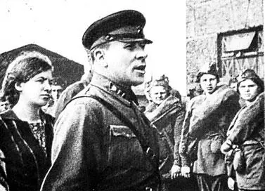 Женщины вступающие в ряды народного ополчения Для руководства формированием - фото 185