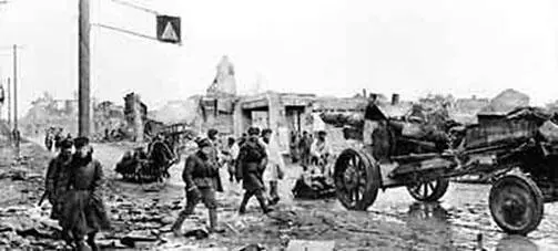 Красноармейцы в г Калинине 1941 г Вечер 13 октября Советские войска - фото 189