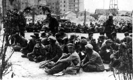 Лагерь советских военнопленных 1941 г Утро 15 октября Идет мокрый снег - фото 210