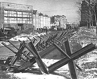 Противотанковые ежи на улицах города Москва в обороне 1941 г - фото 271