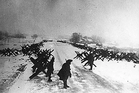 Противотанковые укрепления на подступах к Москве 1941 г Установка - фото 293