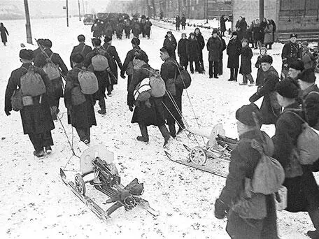 27 октября 1941 года Морские пехотинцы уходят на передовую На фронт 1941 - фото 349