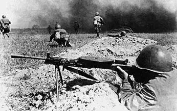 Контратака советских бойцов Поселок Дорохово Московской области Осень 1941 г - фото 372