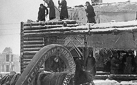 Разборка домов на топливо Ленинград блокада Голодный и холодный зажатый в - фото 391
