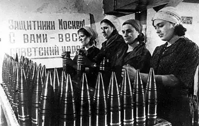 Изготовление снарядов для фронта Ставка Верховного Главнокомандования передает - фото 407