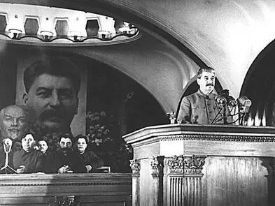 6 ноября 1941 года Подземный зал станции метро Маяковская На торжественное - фото 408