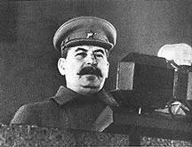 И В Сталин выступает с речью на параде войск 7 ноября 1941 г Он сказал - фото 412