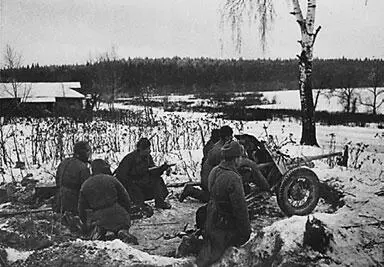На клинском направлении Раннее утро 18 ноября 1941 года Несмотря на - фото 76