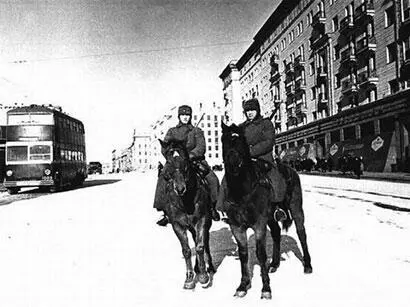 Москва Конный комендантский патруль на улице Горького Между 30й и 16й - фото 128