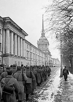 Вчерашние мальчишки уходят на фронт ноябрь 1941 г Аналогичные заявления были - фото 157